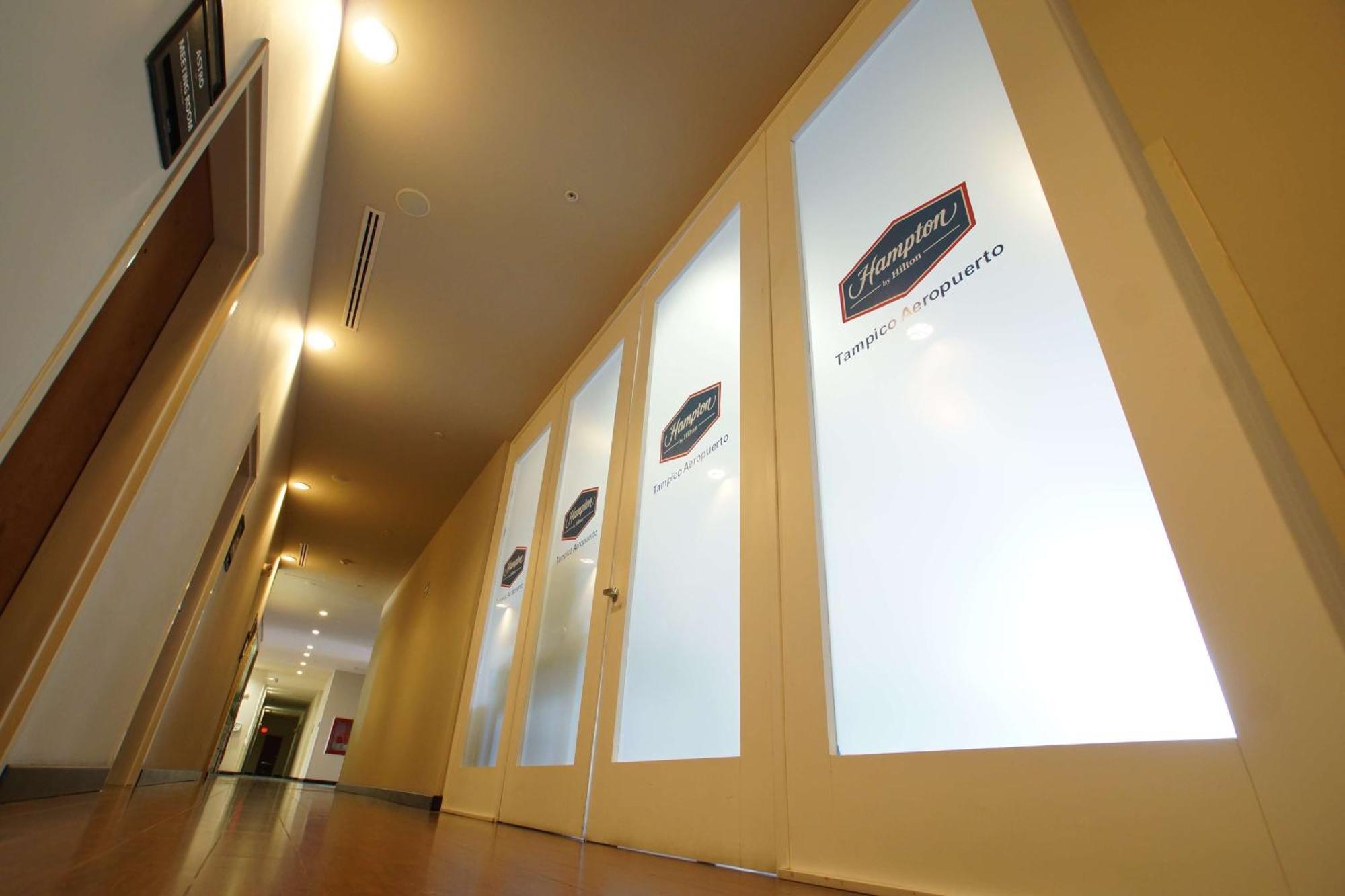 Hampton Inn Tampico Airport Eksteriør billede