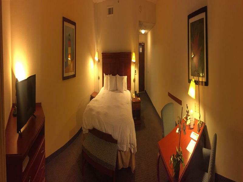Hampton Inn Tampico Airport Eksteriør billede